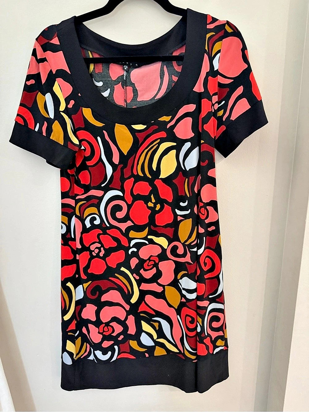 Tiana B. Abstract Short Sleeve Dress in Black & Red Size Medium